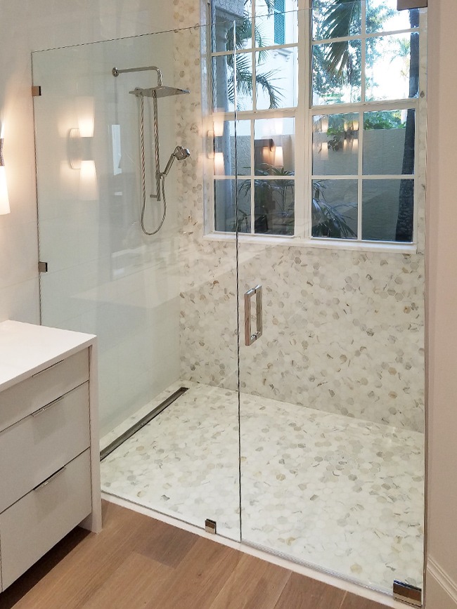 Swinging Shower Doors in Punta Gorda, Florida